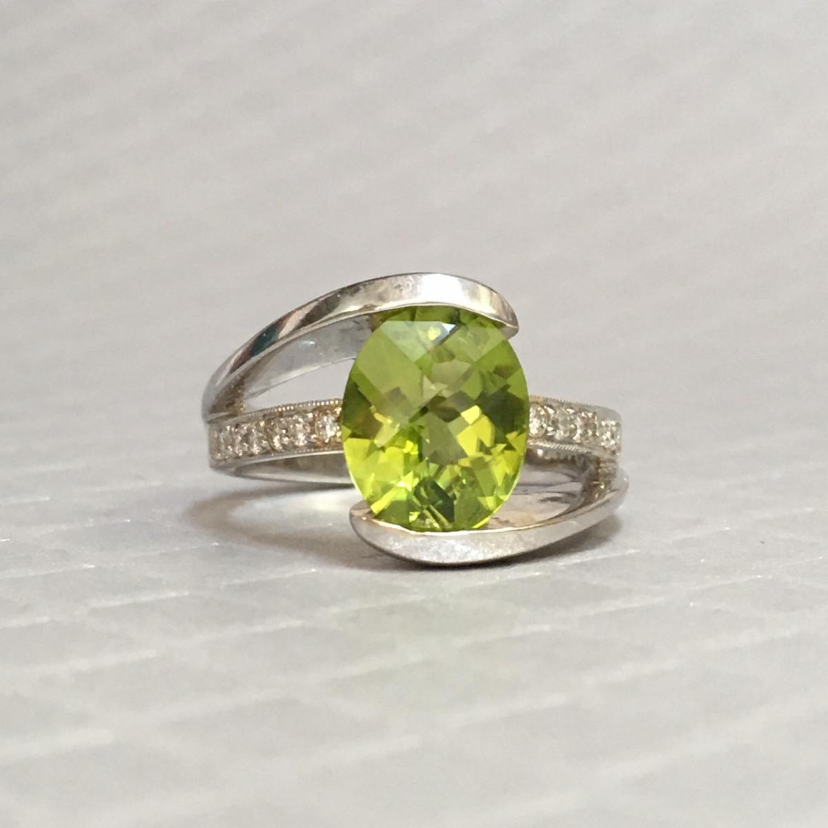 Preowned White Gold and Peridot Ring