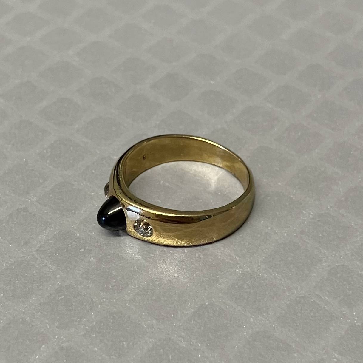 Preowned Yellow Gold Sapphire Cabochon and Old European Cut Diamond Ring