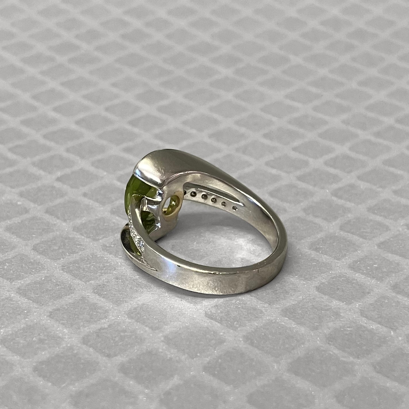 Preowned White Gold and Peridot Ring