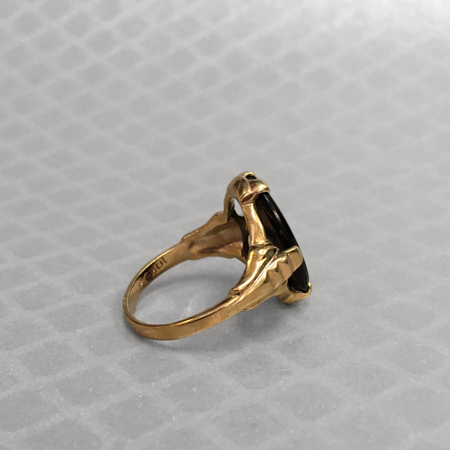 Preowned Yellow Gold and Onyx Ring