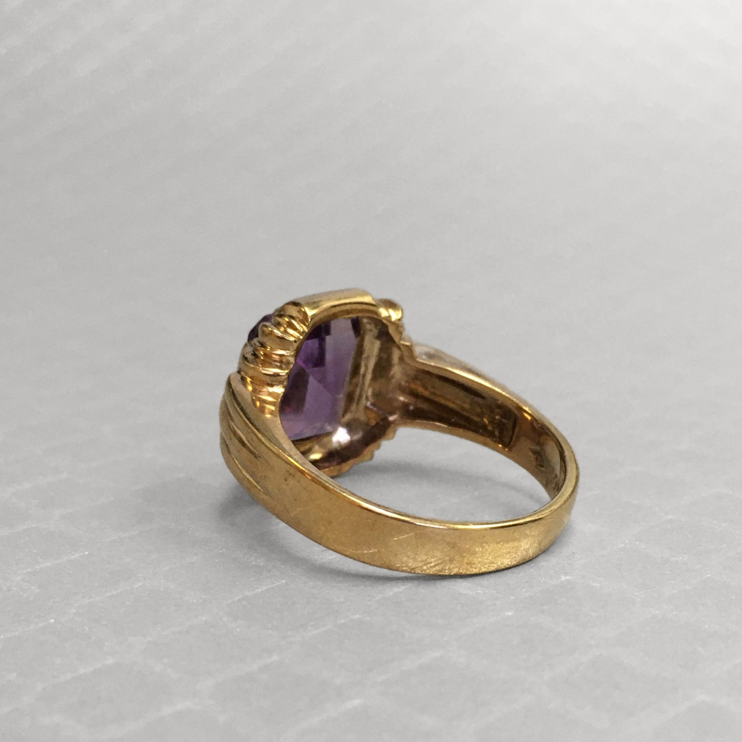 Preowned Yellow Gold and Amethyst Retro Ring