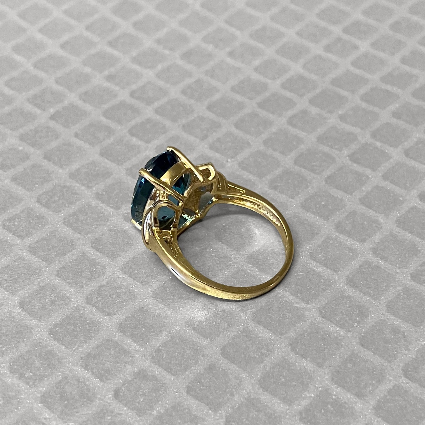 Preowned Yellow Gold and Swiss Blue Topaz Ring