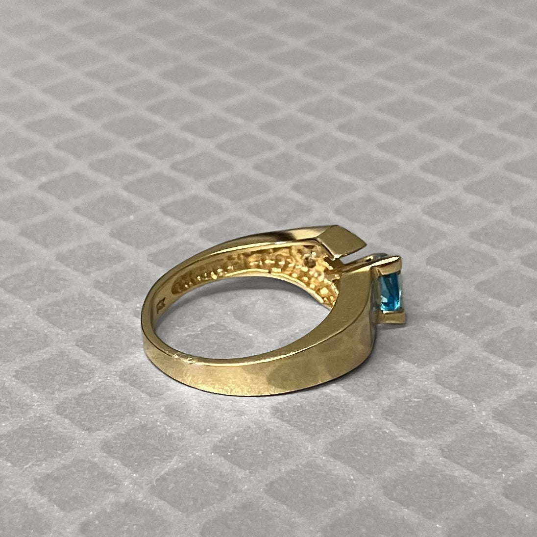 Preowned Yellow Gold Blue Topaz, Mother of Pearl and Diamond Ring