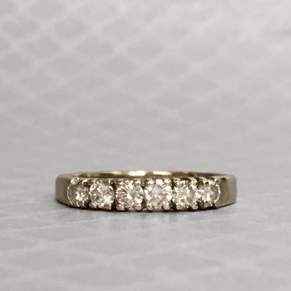 Preowned White Gold and Diamond Ring