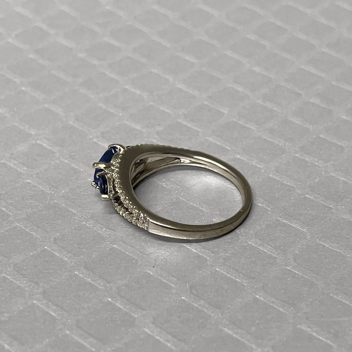 Preowned White Gold and Blue Sapphire Ring