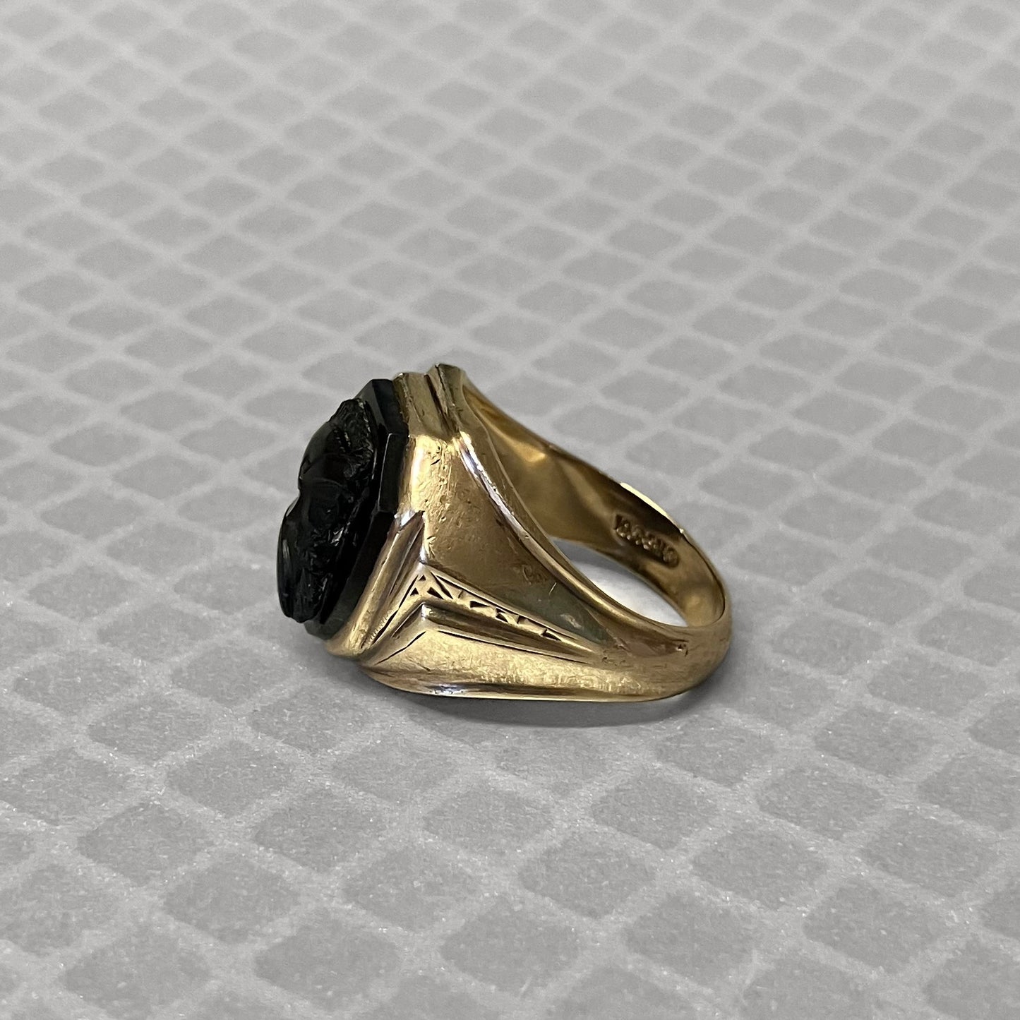 Preowned Yellow Gold and Onyx Cameo Ring