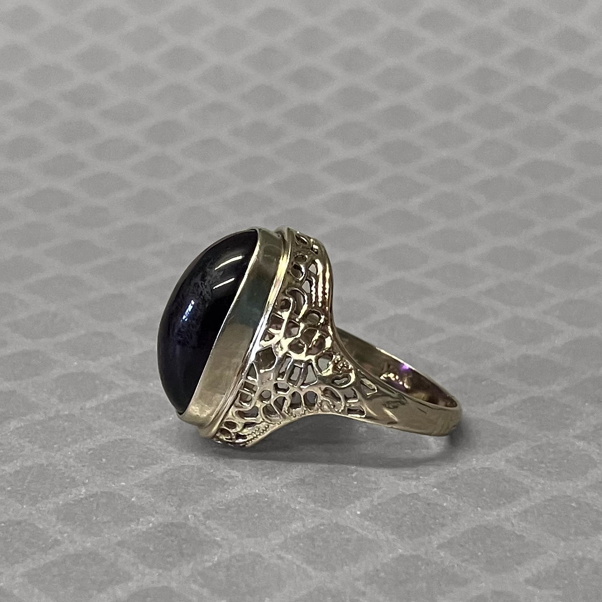 Preowned White Gold and Cabochon Amethyst Ring