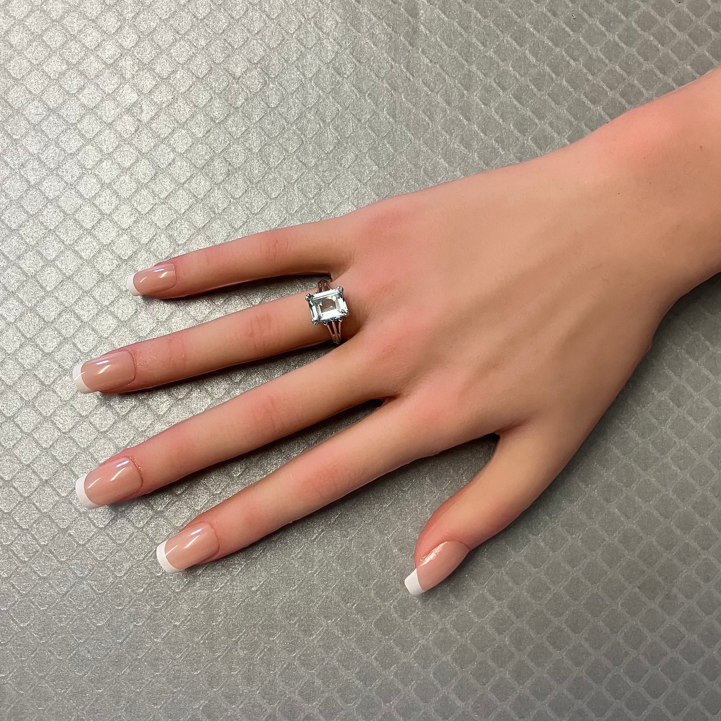 Preowned White Gold and Aquamarine Ring