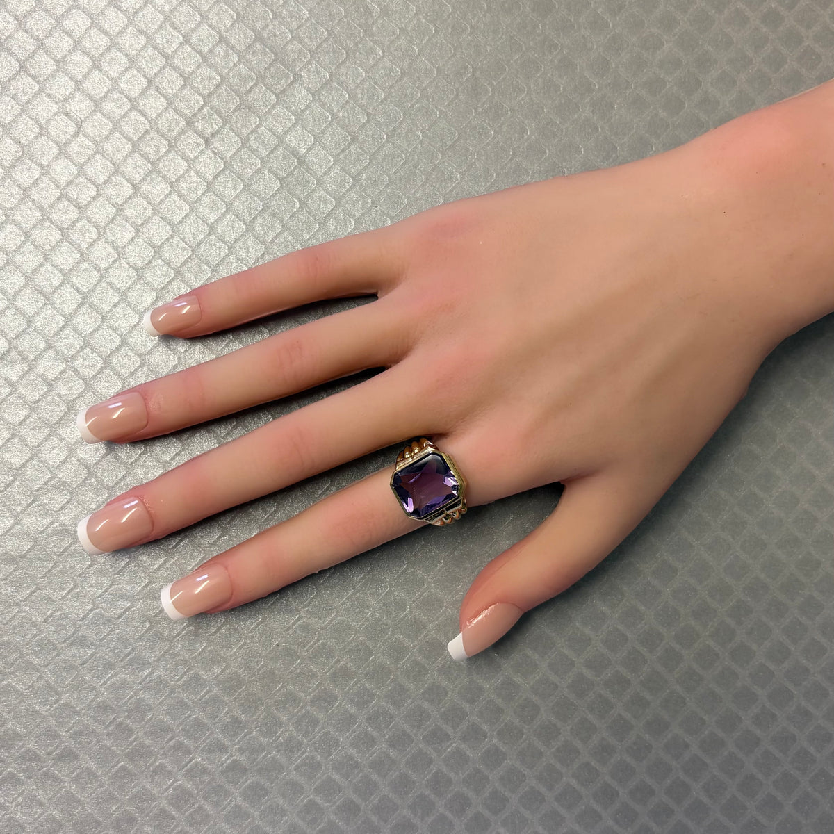 Preowned Yellow Gold and Flat Top Rectangle Amethyst Ribbed Ring