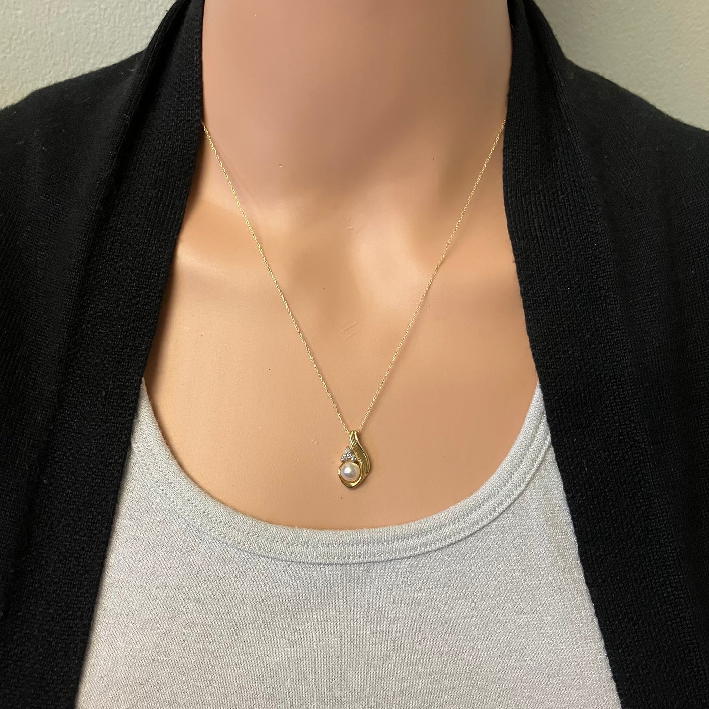 Preowned Yellow Gold Freshwater Cultured Pearl and Diamond Swirl Pendant