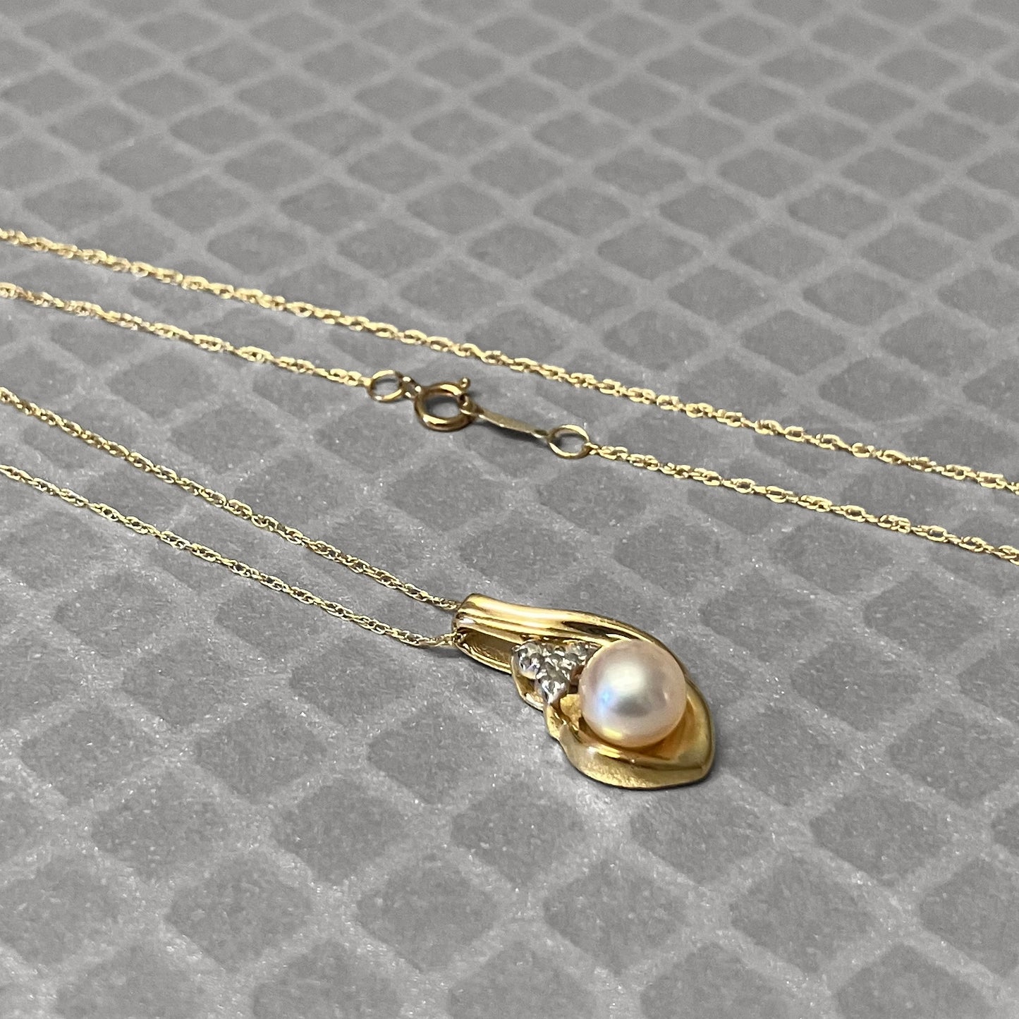 Preowned Yellow Gold Freshwater Cultured Pearl and Diamond Swirl Pendant