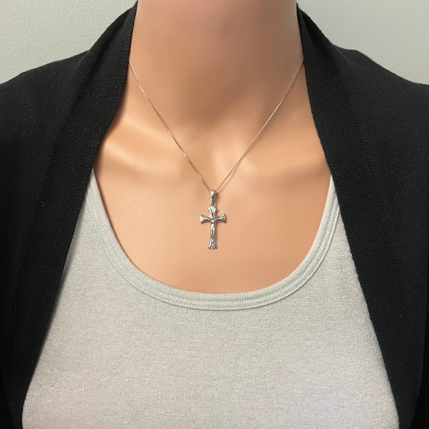 Preowned White Gold Crucifix Pendant