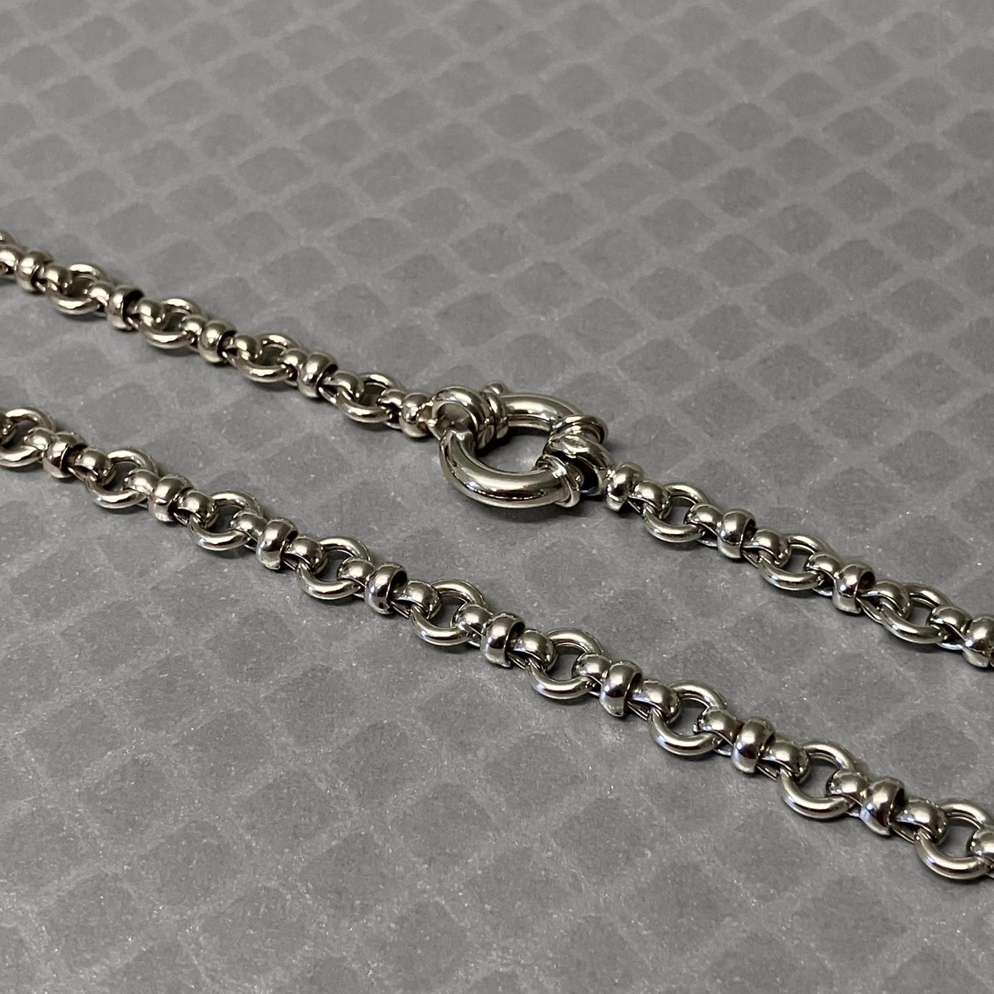 Preowned White Gold Circular Link Collar
