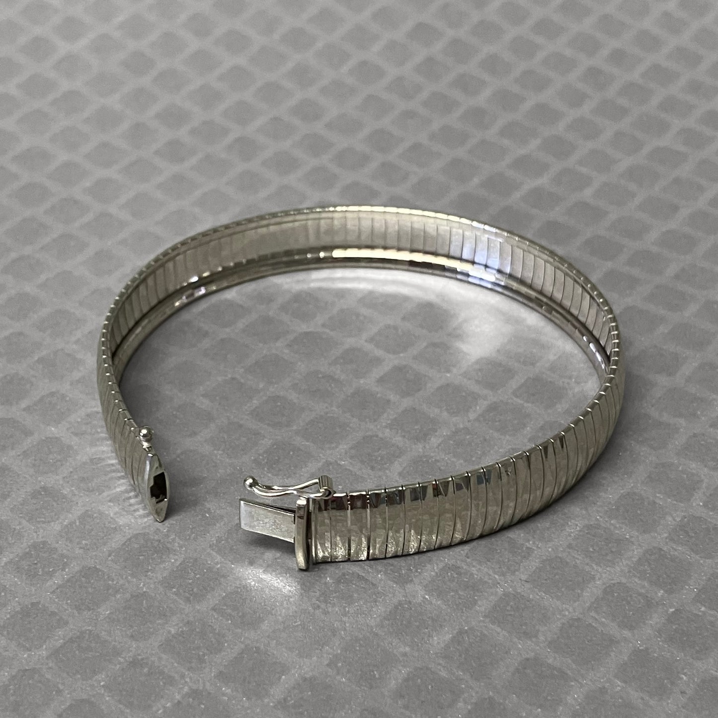 Preowned White Gold Faceted Omega Bracelet
