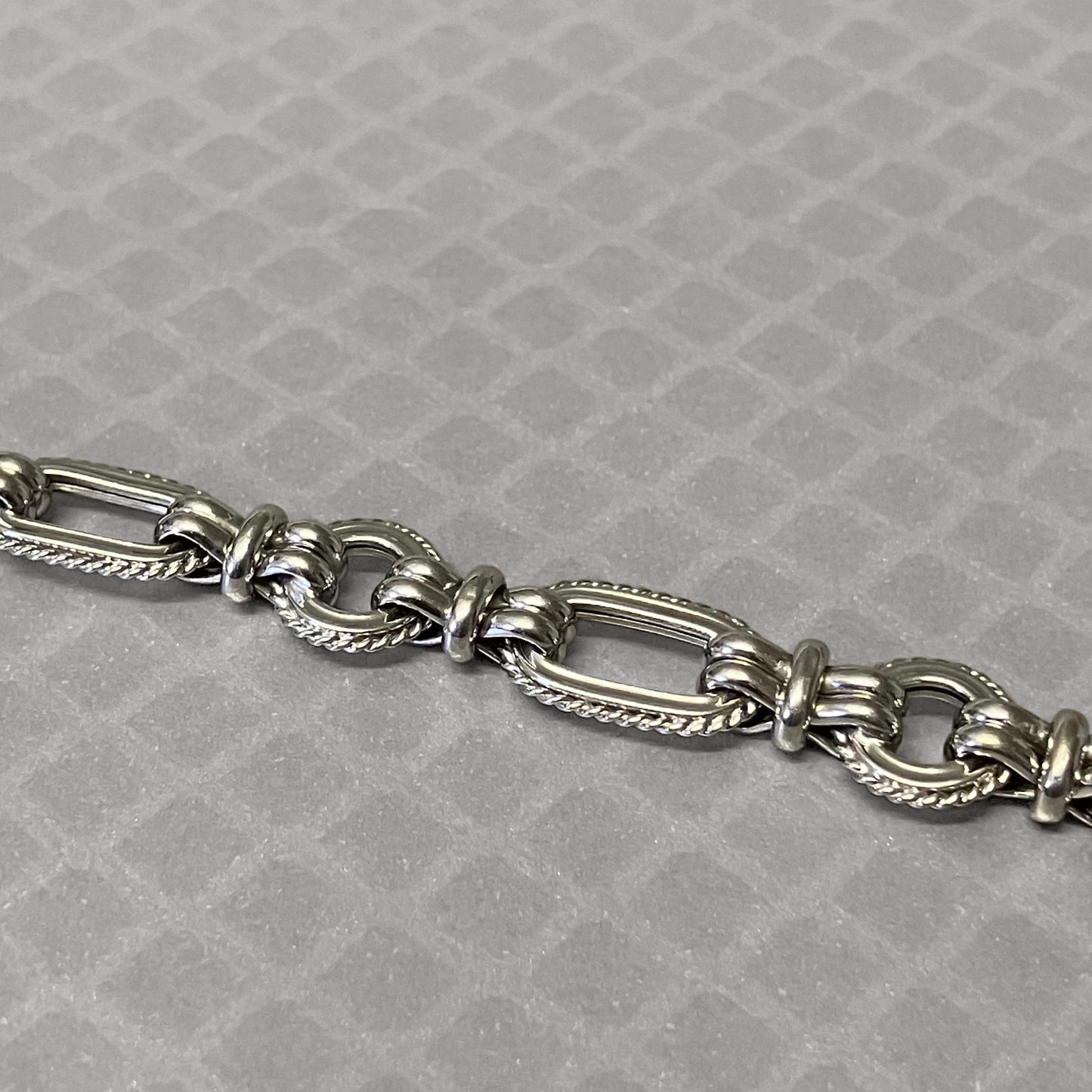 Preowned White Gold Oval and Round Link Bracelet