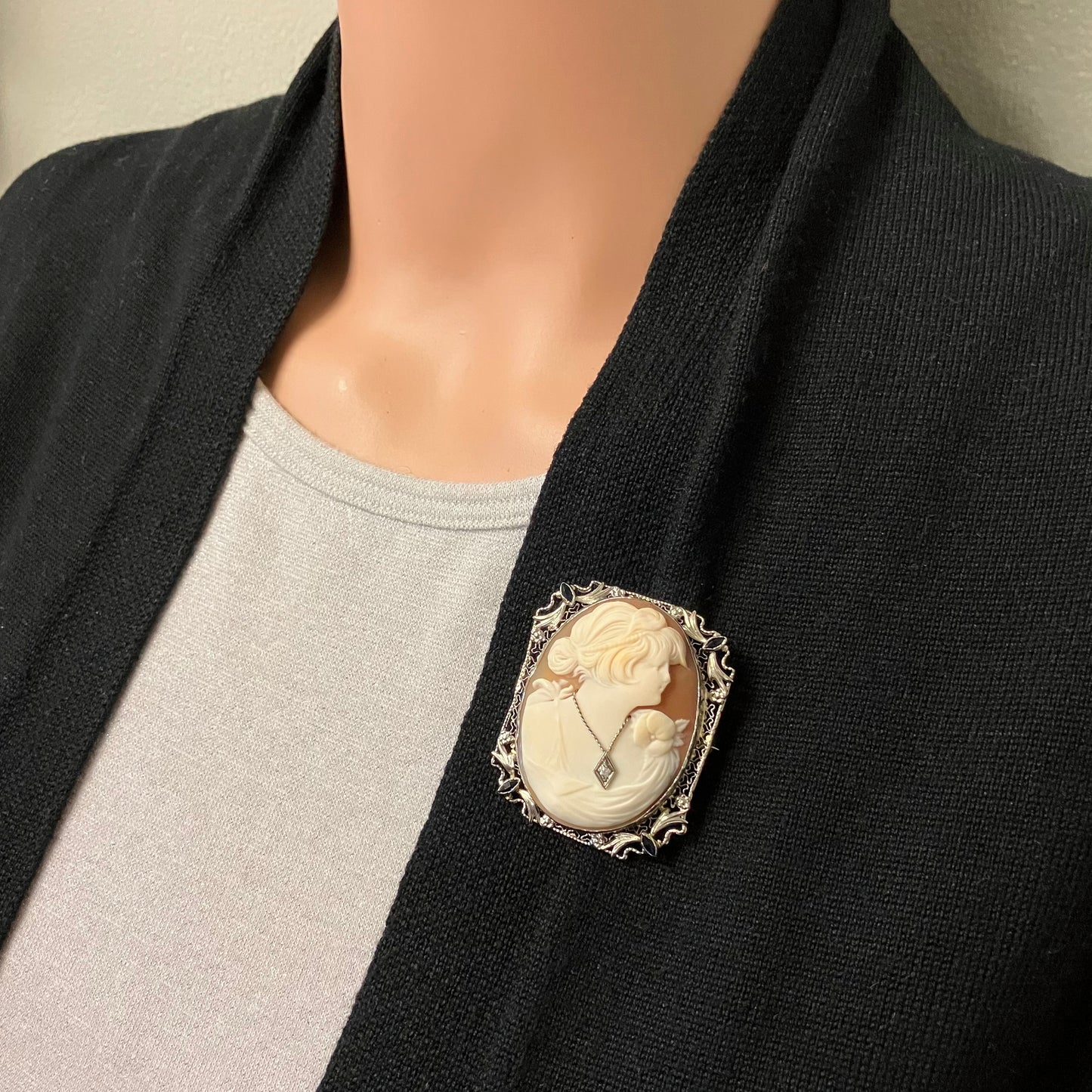 Preowned White Gold Diamond Shell Cameo Brooch