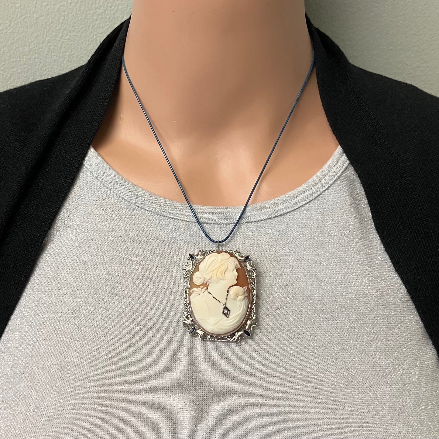 Preowned White Gold Diamond Shell Cameo Brooch