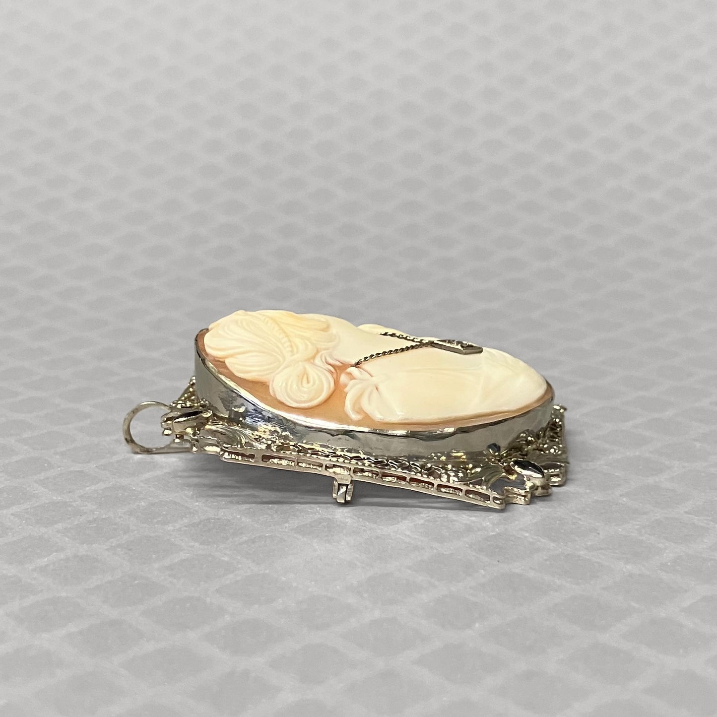 Preowned White Gold Diamond Shell Cameo Brooch