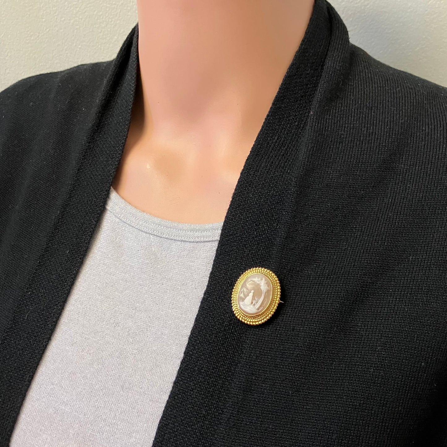 Preowned Yellow Gold and Shell Cameo Brooch