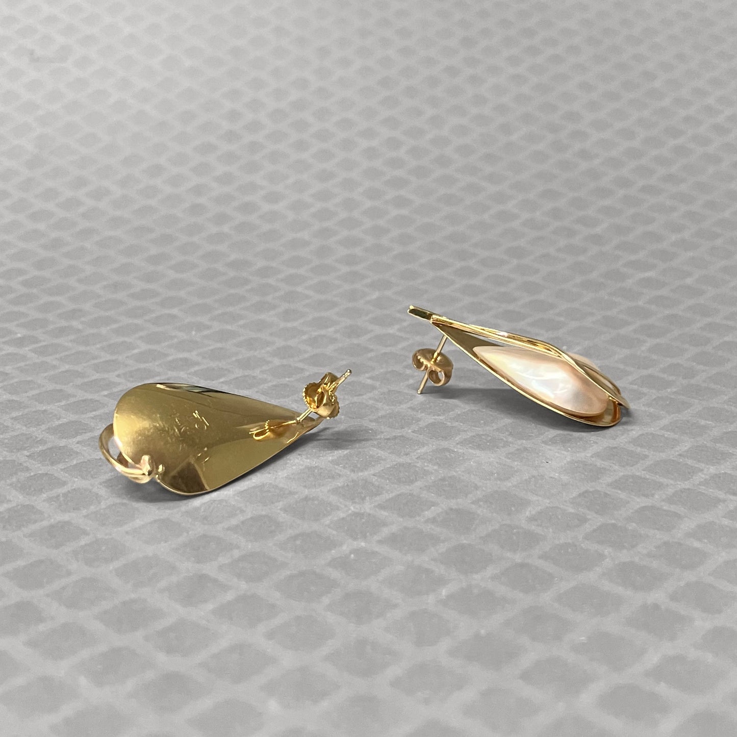 Preowned Yellow Gold and Pear Shape Mabe' Pearl Earrings