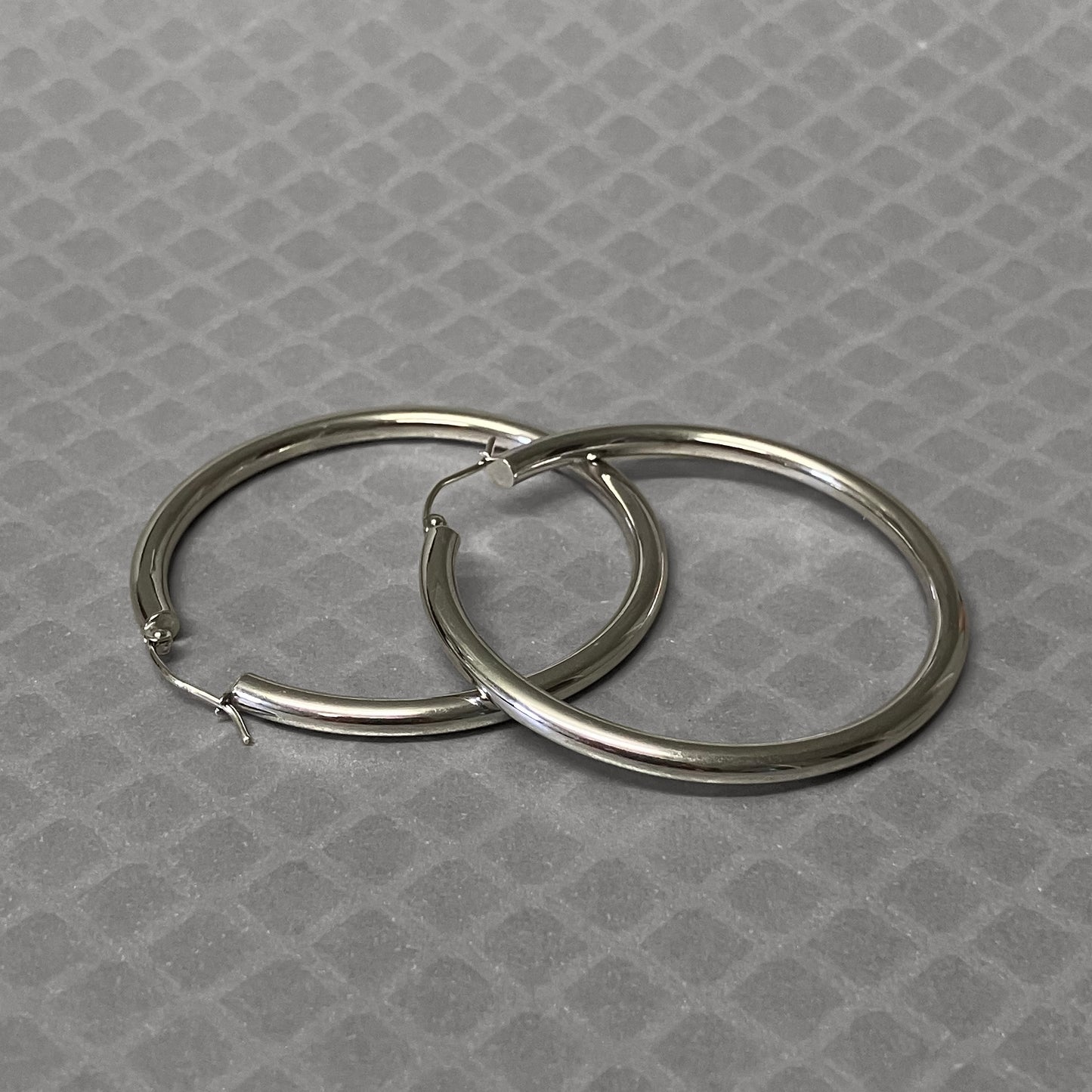 Preowned White Gold Hoop Earrings