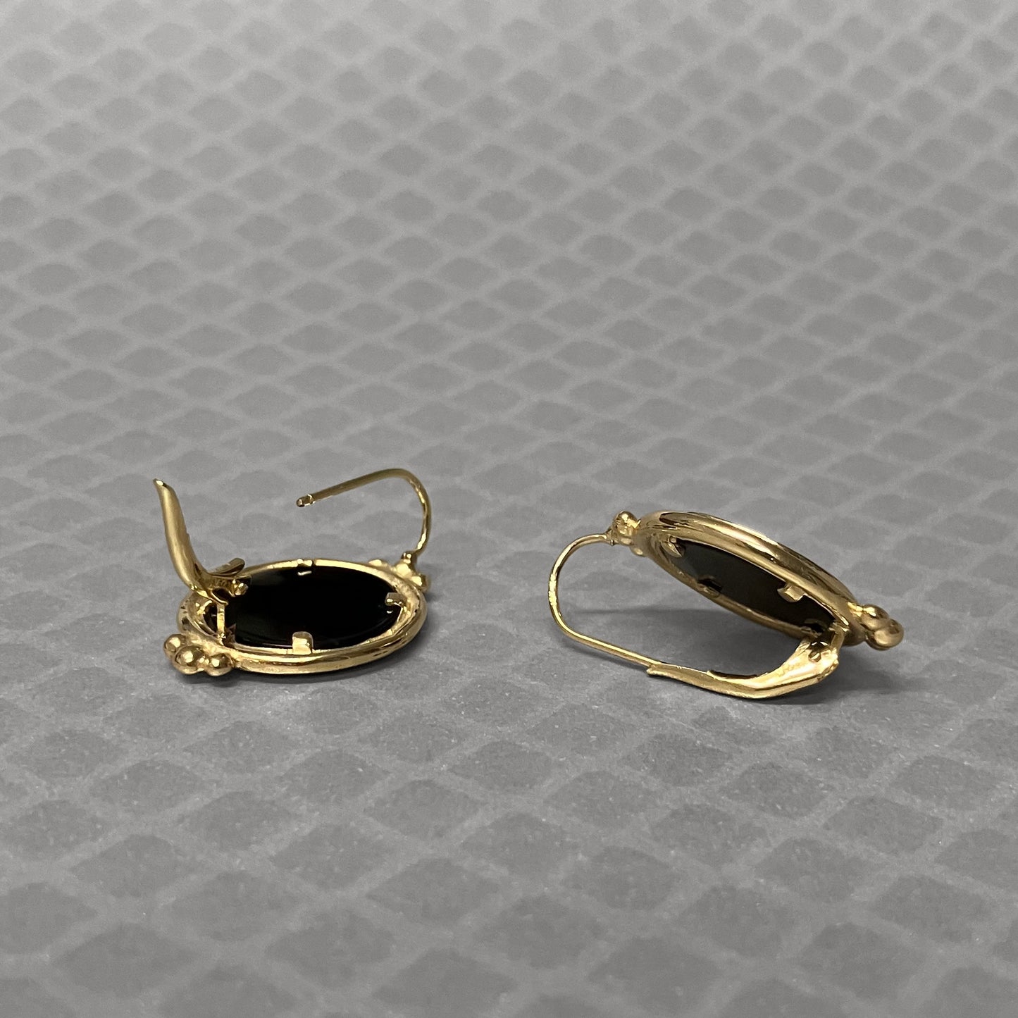 Preowned Yellow Gold and Onyx Intaglio Leverback Earrings
