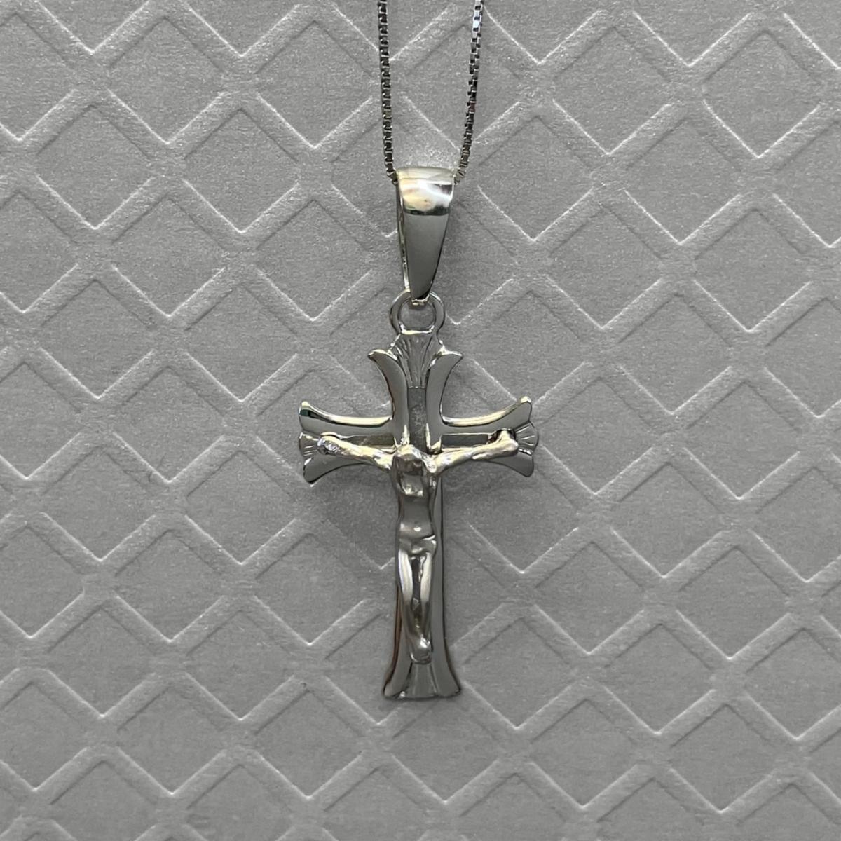 Preowned White Gold Crucifix Pendant