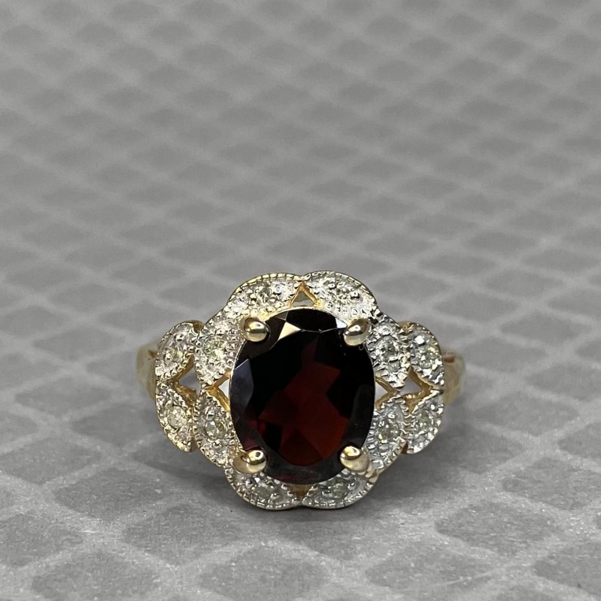 Preowned Yellow Gold Garnet and Diamond Ring