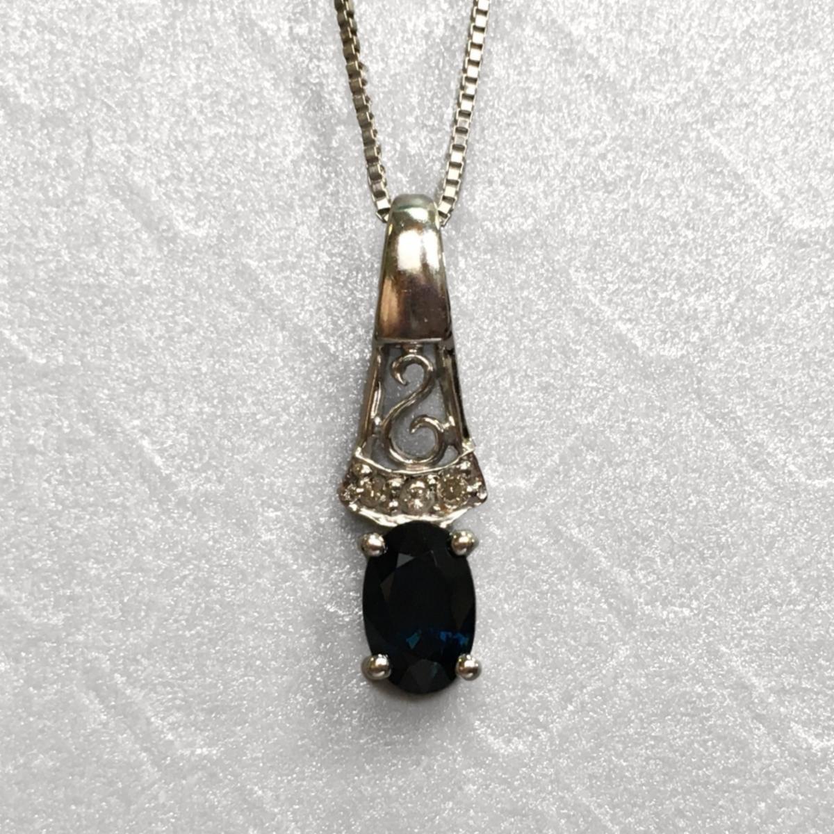 Preowned White Gold and Blue Sapphire Pendant