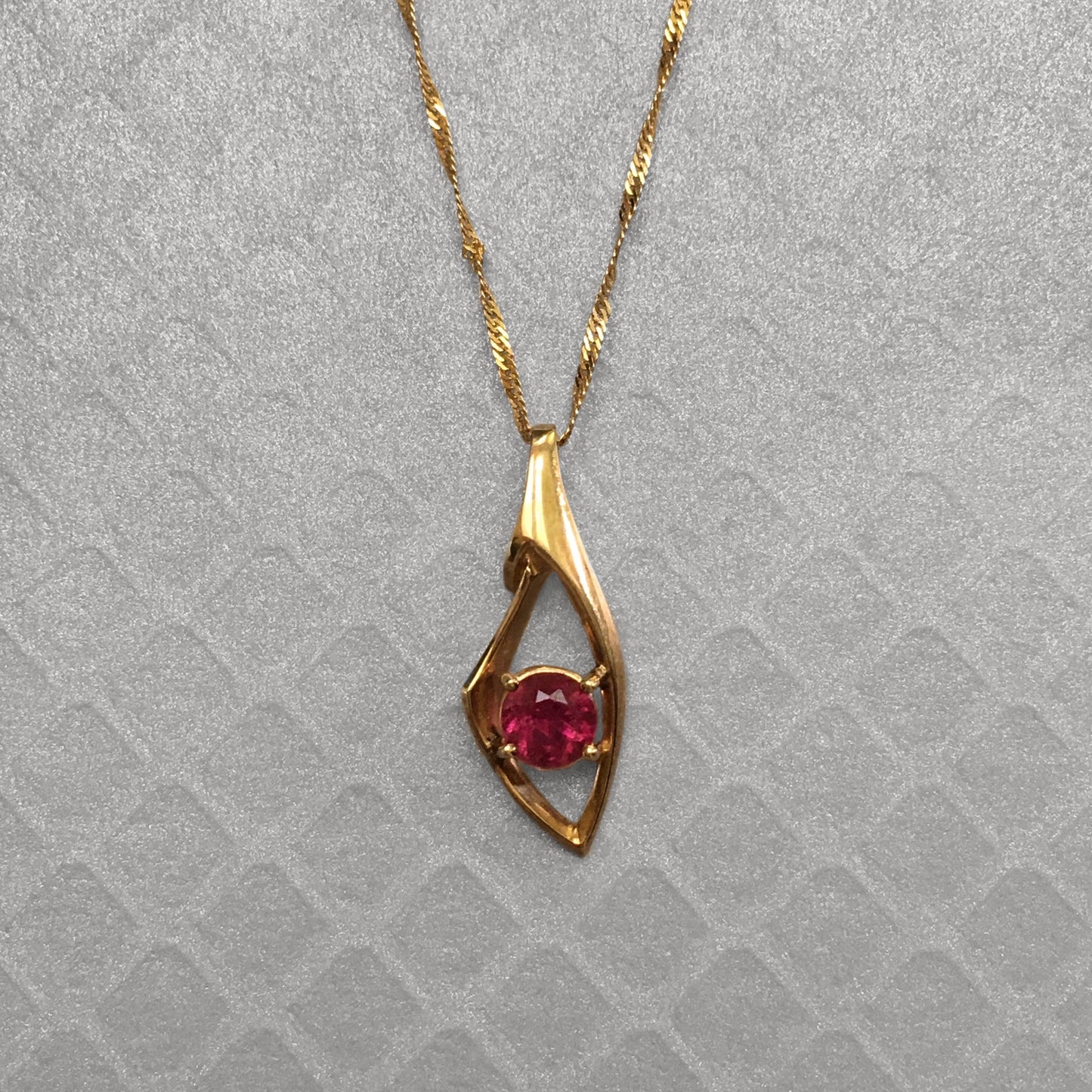 Preowned Yellow Gold and Pink Tourmaline Pendant