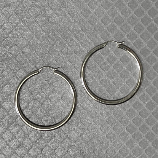 Preowned White Gold Hoop Earrings