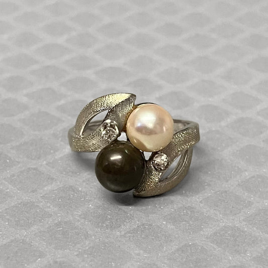 Preowned White Gold Black and White Cultured Pearl and Diamond Ring