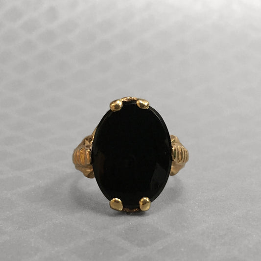 Preowned Yellow Gold and Onyx Ring