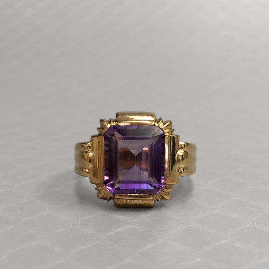 Preowned Yellow Gold and Amethyst Retro Ring