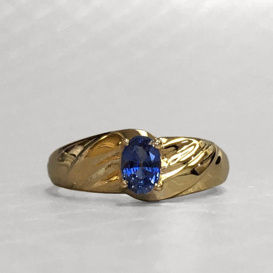 Preowned Yellow Gold and Blue Sapphire Ring