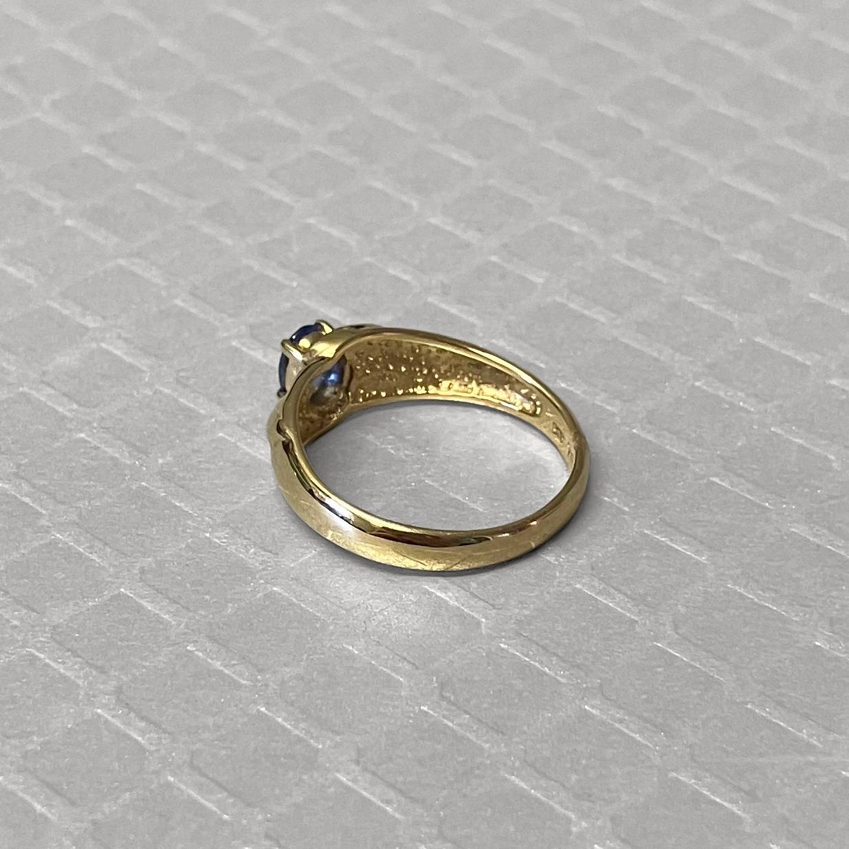 Preowned Yellow Gold and Blue Sapphire Ring