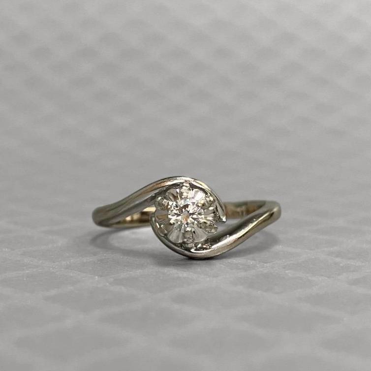 Preowned White Gold and Diamond Illusion Ring