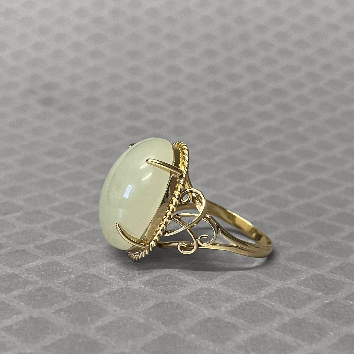 Preowned Yellow Gold and Pale Nephrite Jade Ring