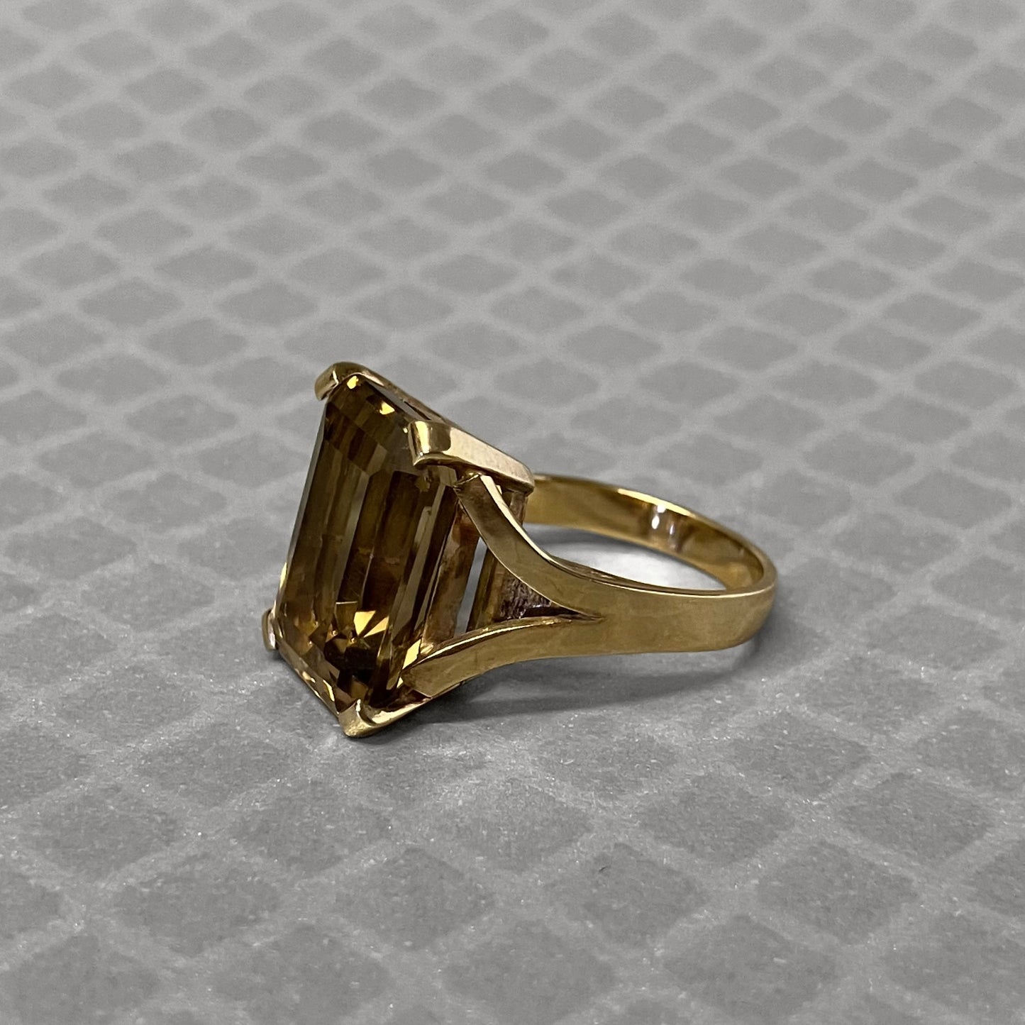 Preowned Yellow Gold and Emerald Cut Citrine Ring