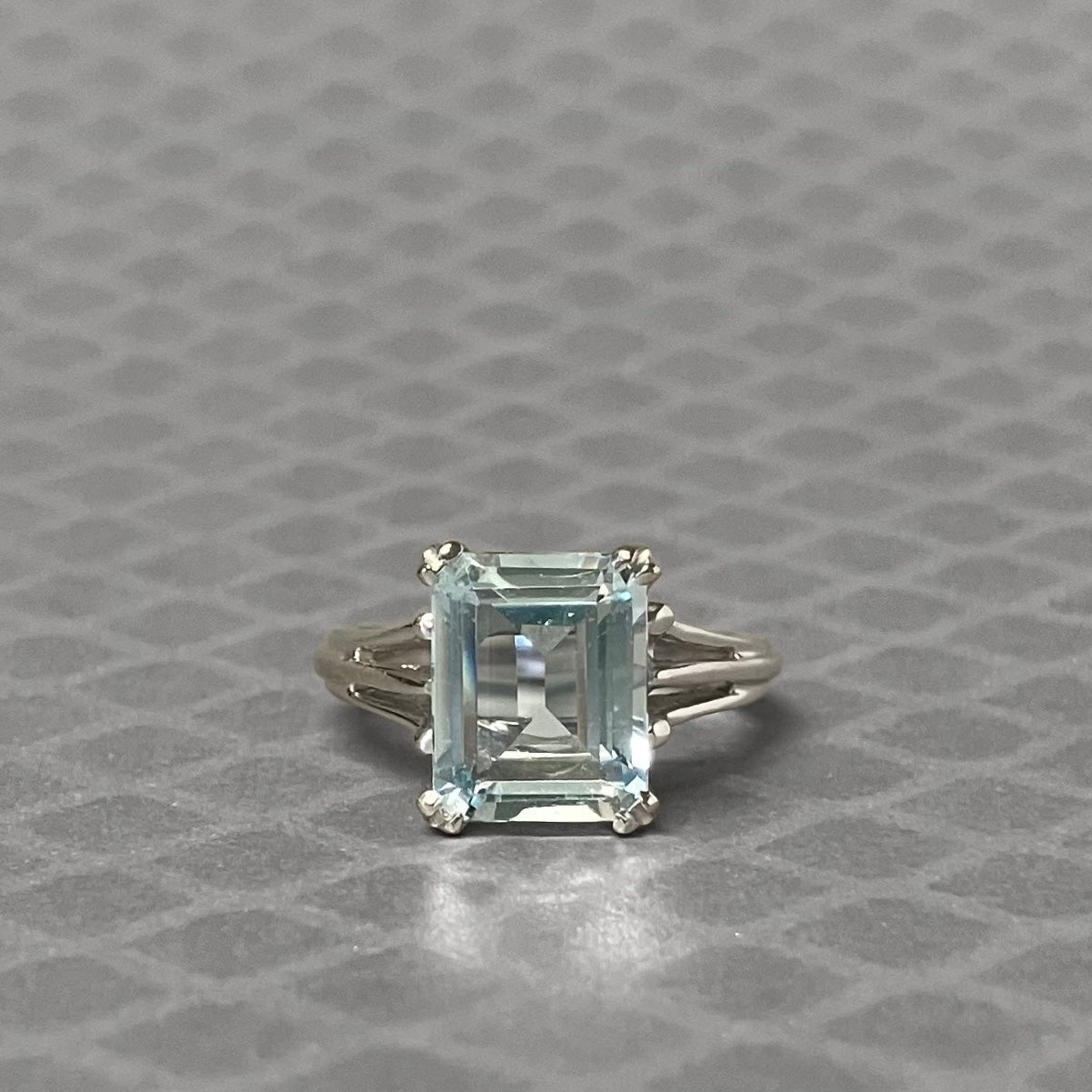 Preowned White Gold and Aquamarine Ring