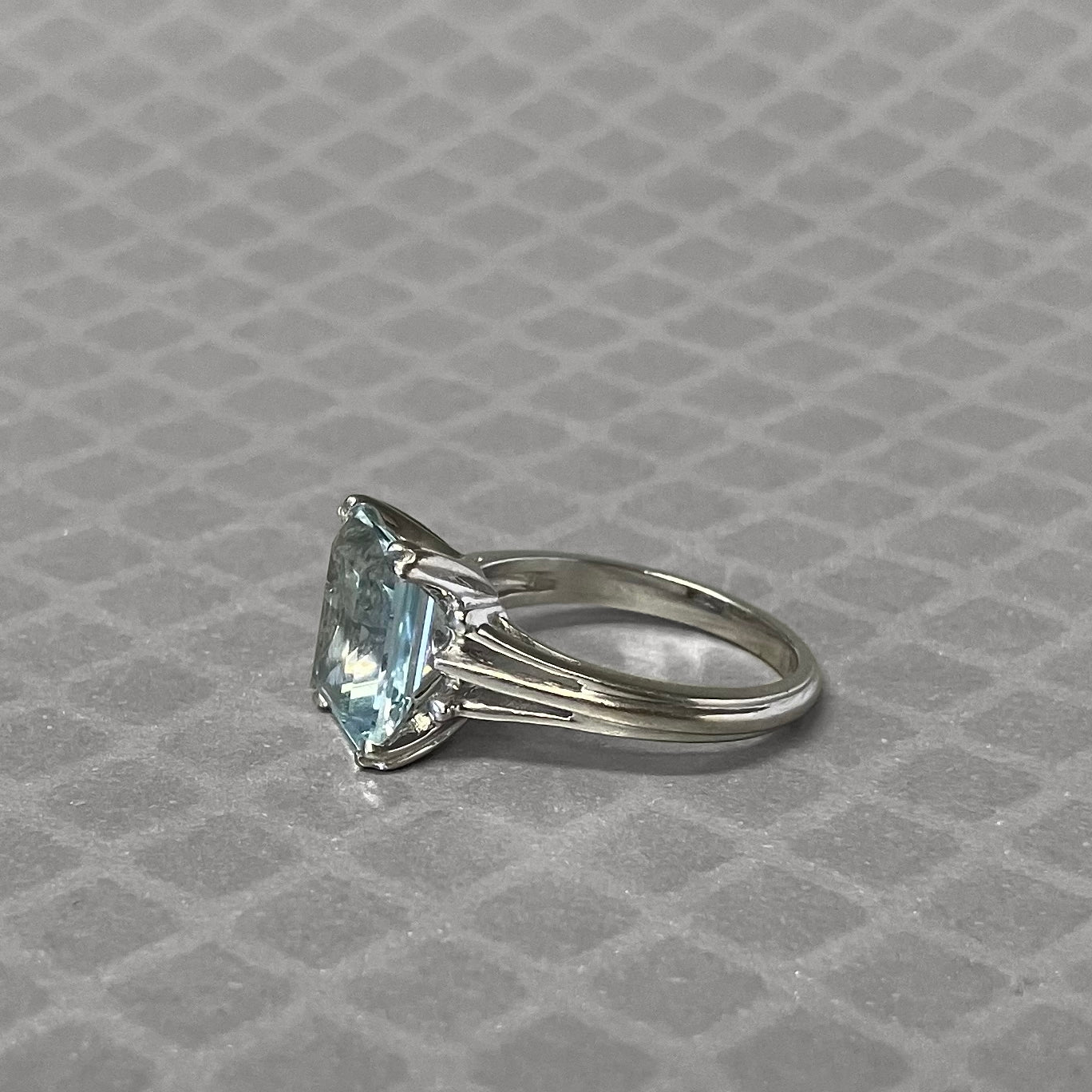 Preowned White Gold and Aquamarine Ring