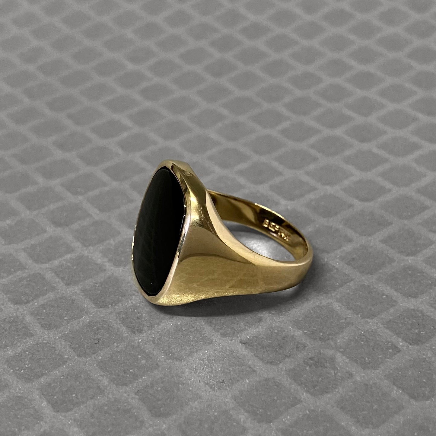 Preowned Yellow Gold and Cushion Onyx Ring