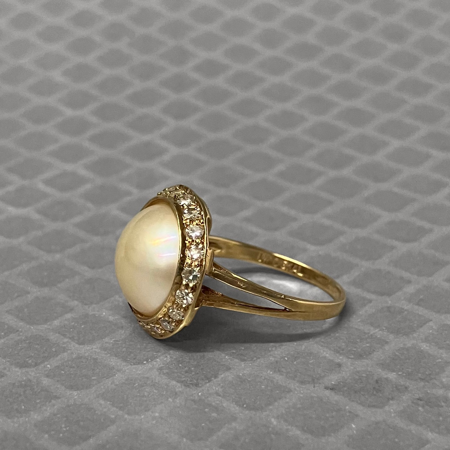 Preowned Yellow Gold Mabe' Pearl and Diamond Ring