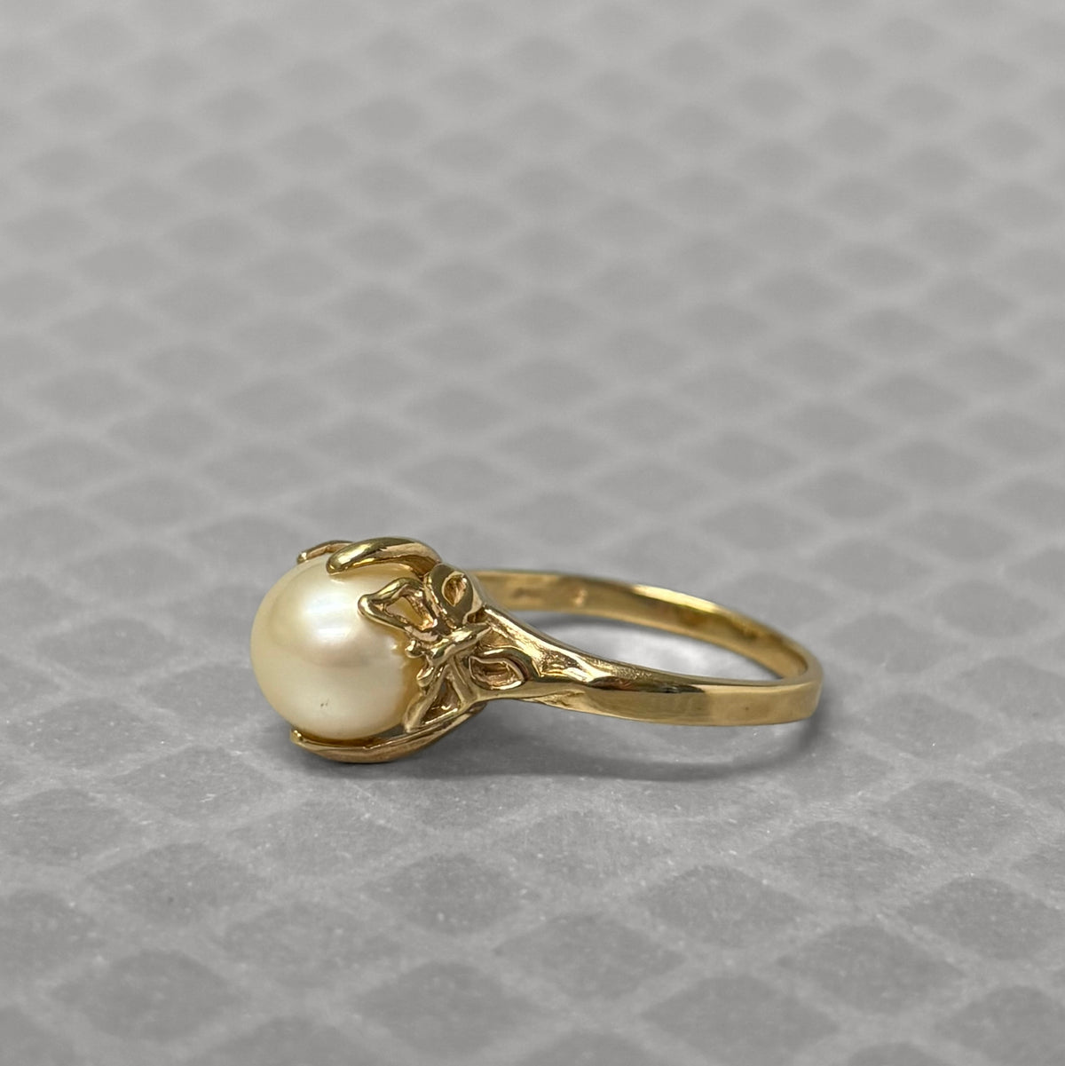 Preowned Yellow Gold and Freshwater Cultured Pearl Butterfly Mounting Ring