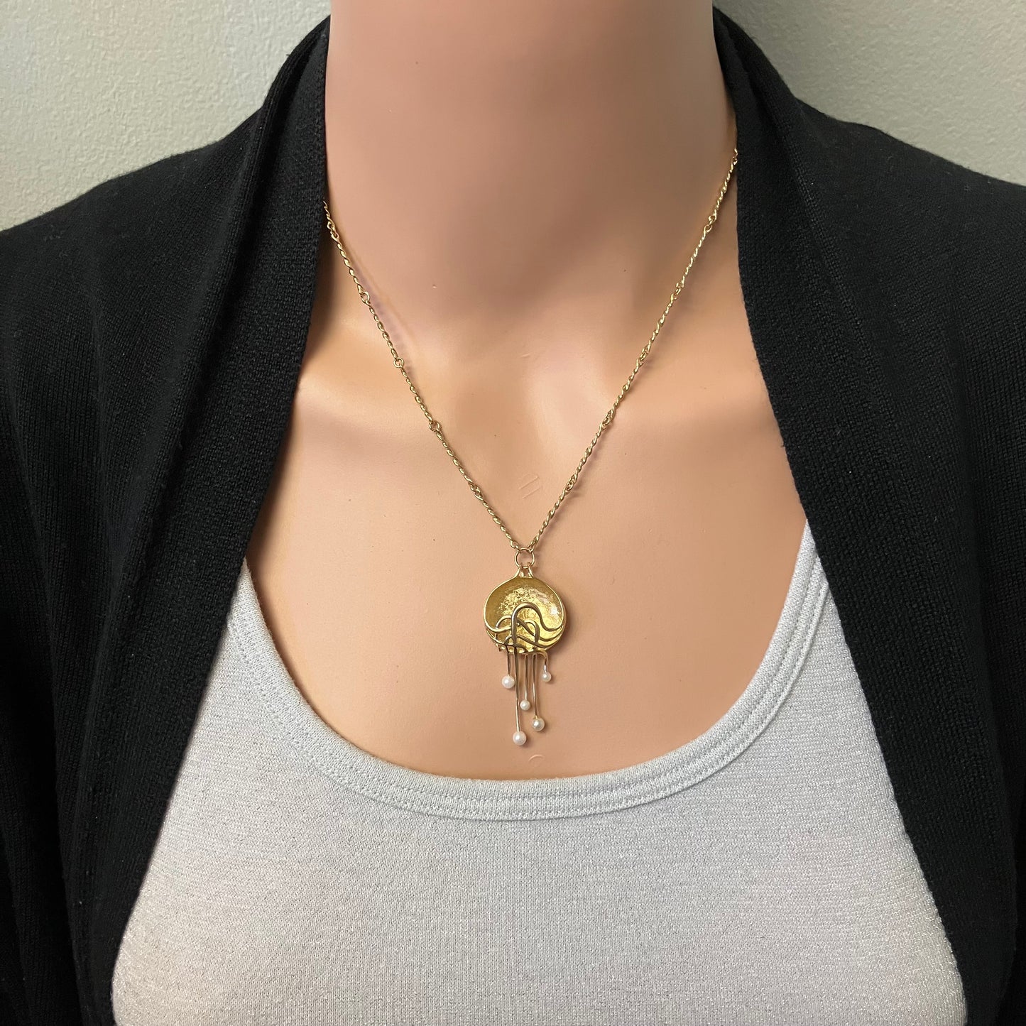Preowned Yellow Gold and Pearl Pendant