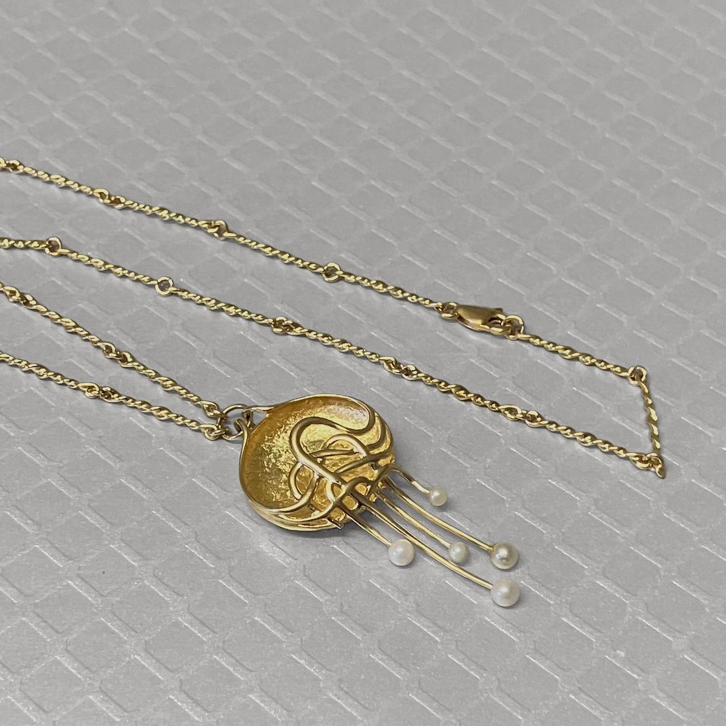 Preowned Yellow Gold and Pearl Pendant