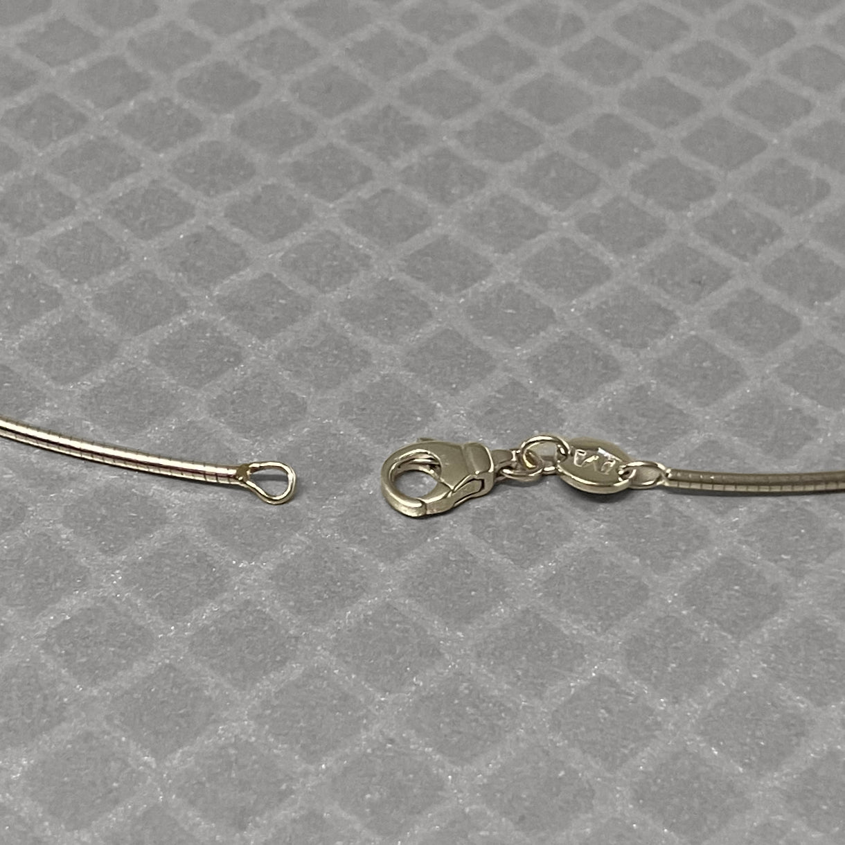 Preowned White Gold Thin Omega Collar