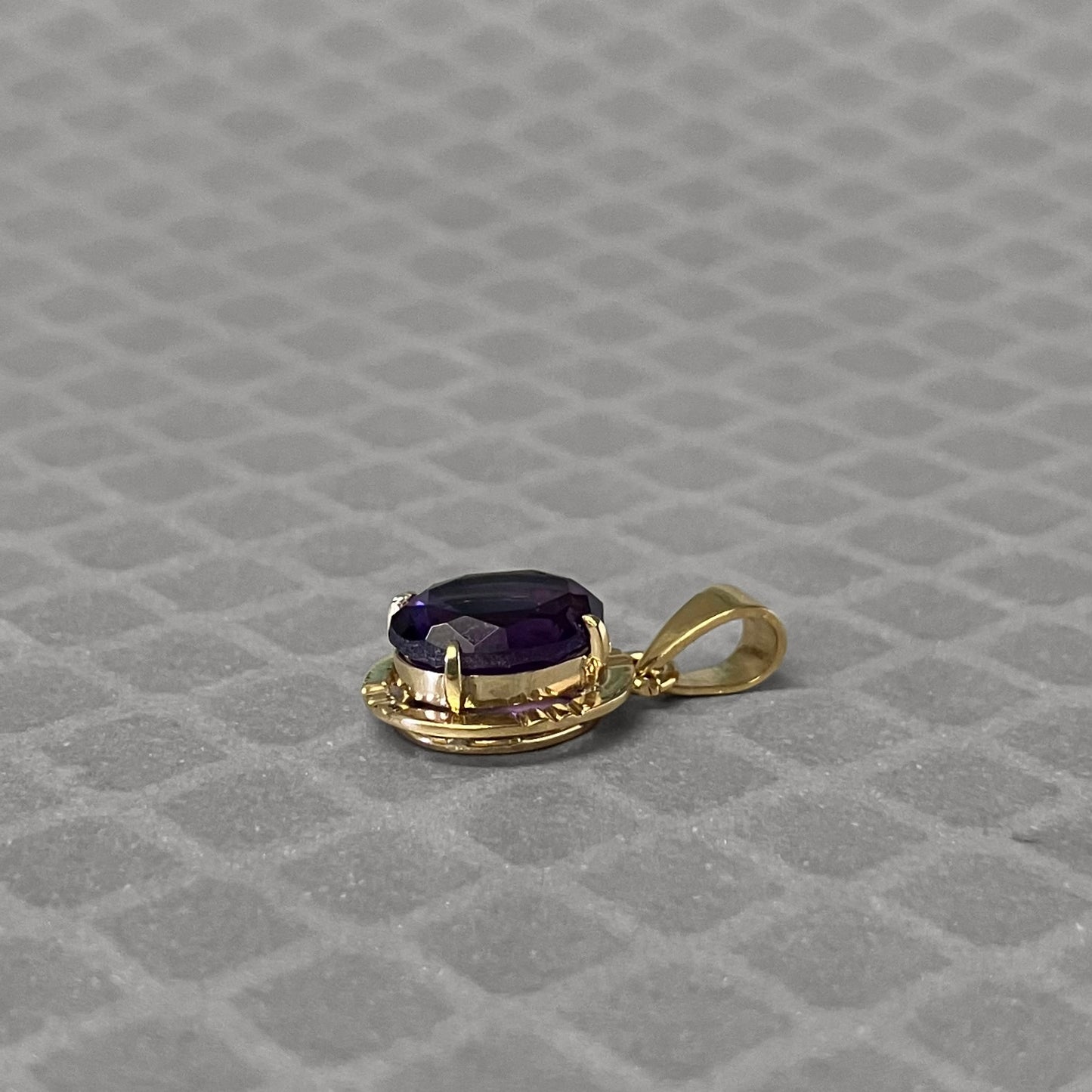 Preowned Yellow Gold and Oval Amethyst Pendant