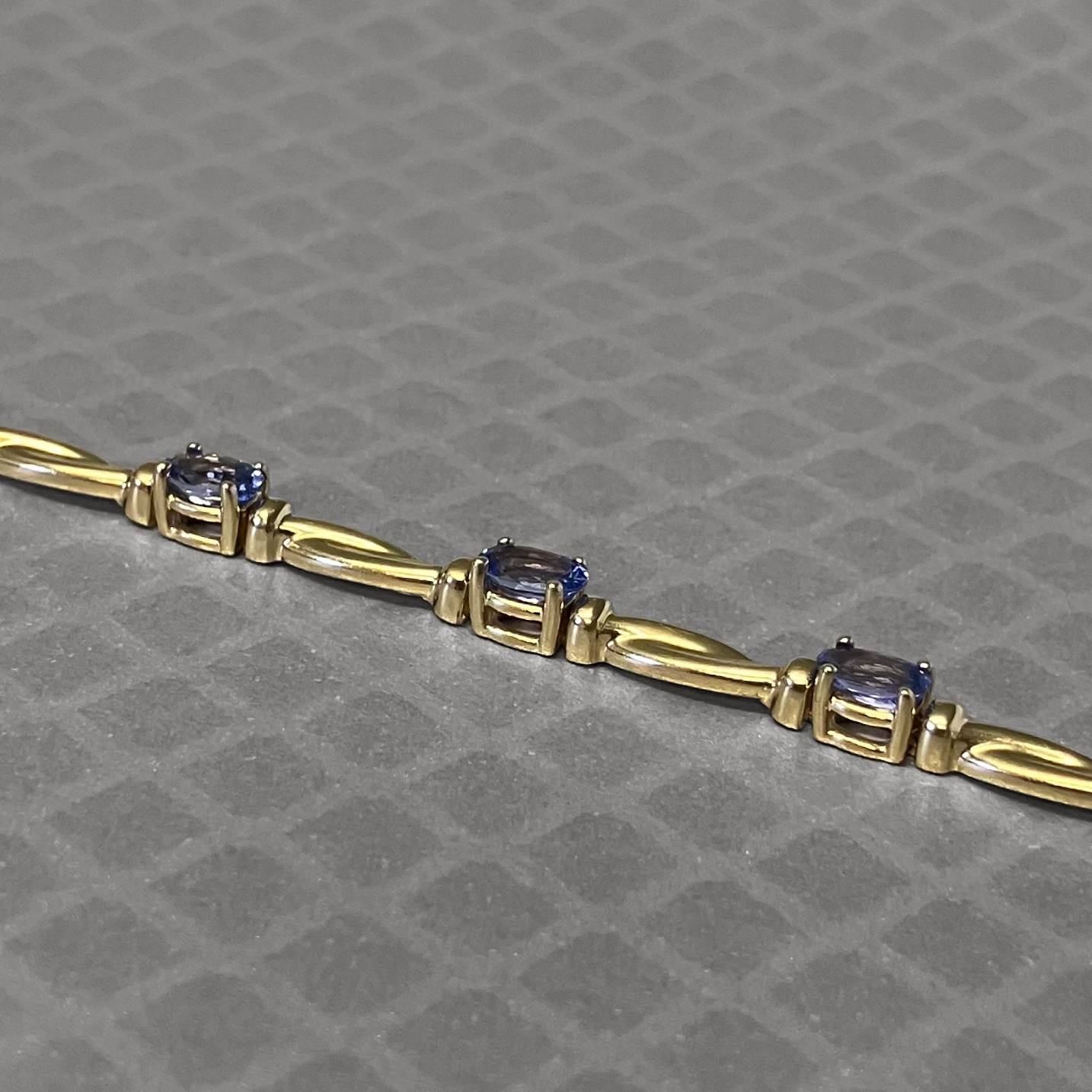 Preowned Yellow Gold Tanzanite and Diamond Link Bracelet