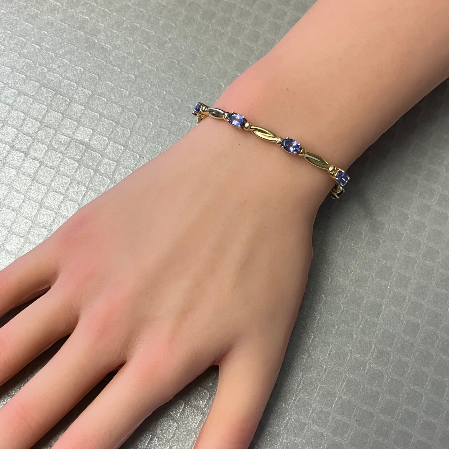 Preowned Yellow Gold Tanzanite and Diamond Link Bracelet